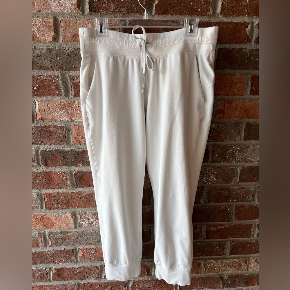Lululemon White jogger Pants size 12